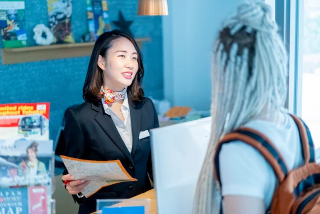 目に見える風景に、見えざる物語を編み込む